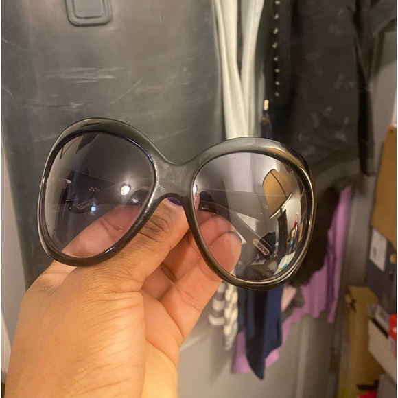 Tom Ford Alessa shades, very classy and sophisticated, gently used. - Picture 3 of 4